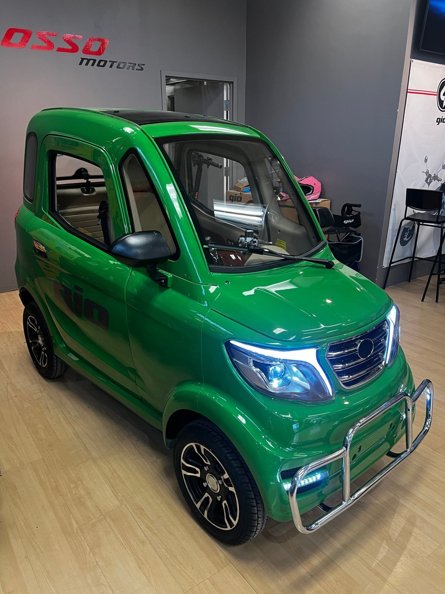 !NEW! GIO - Golf Premium Enclosed Mobility Scooter