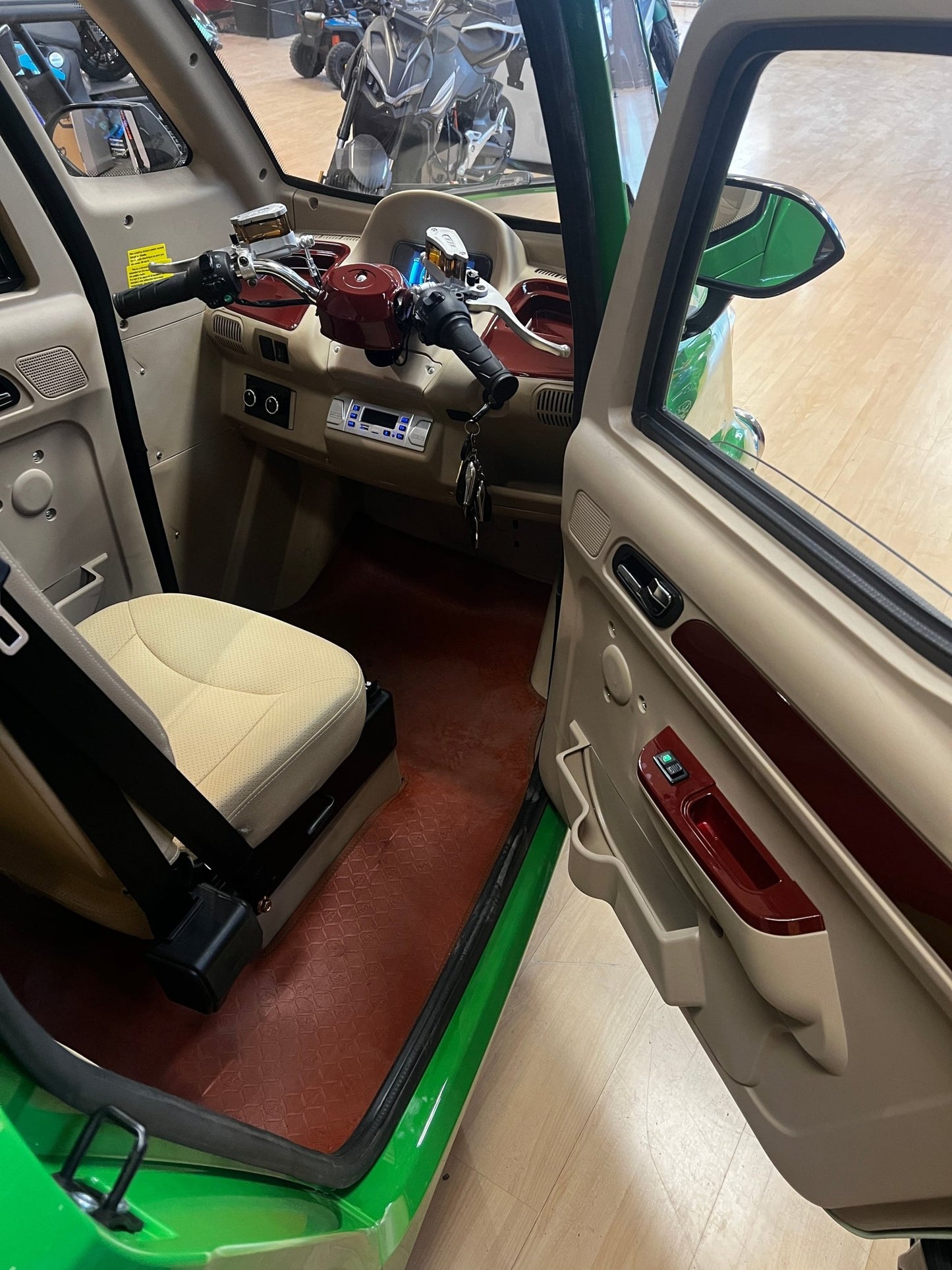 !NEW! GIO - Golf Premium Enclosed Mobility Scooter