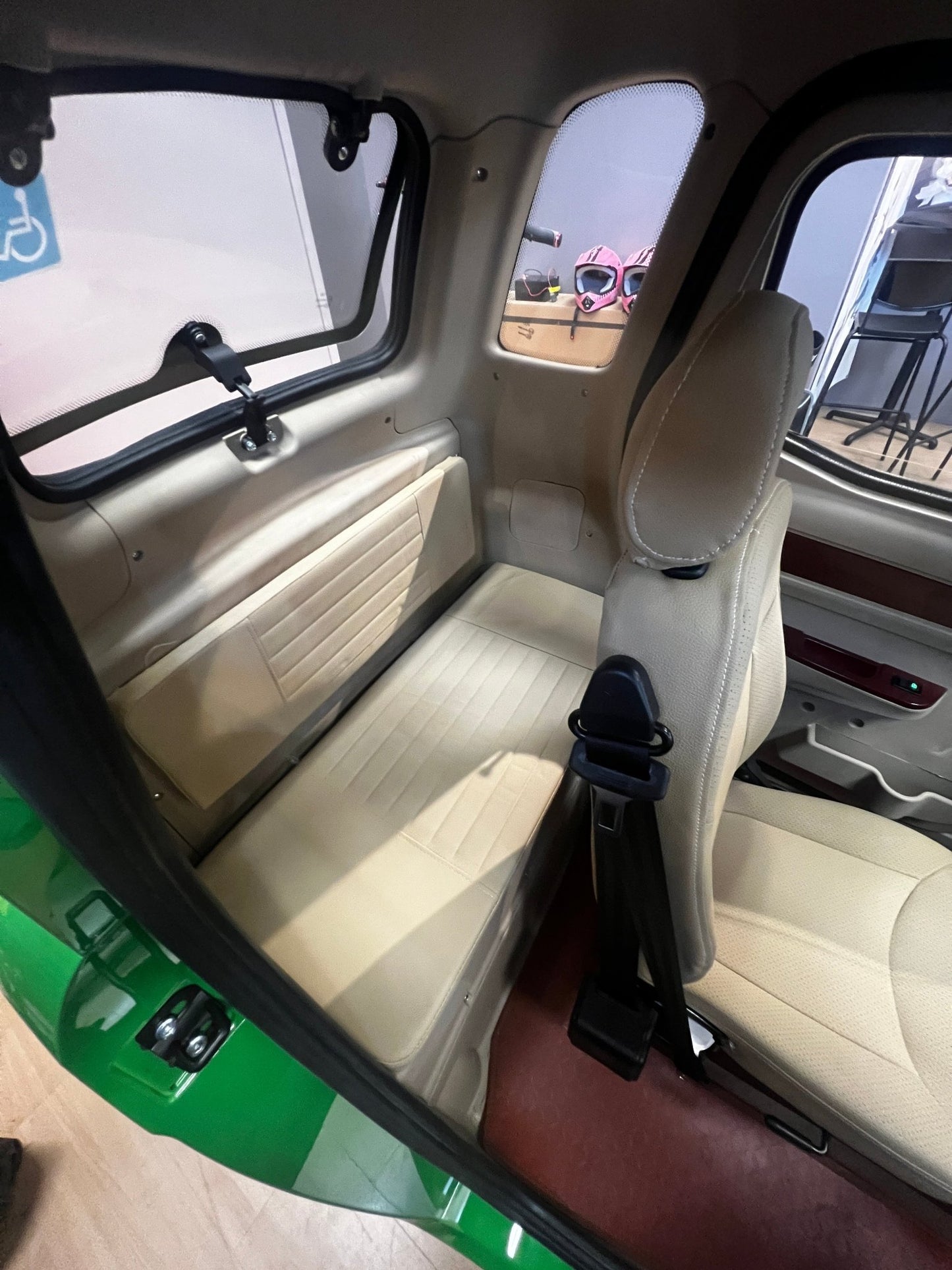 !NEW! GIO - Golf Premium Enclosed Mobility Scooter
