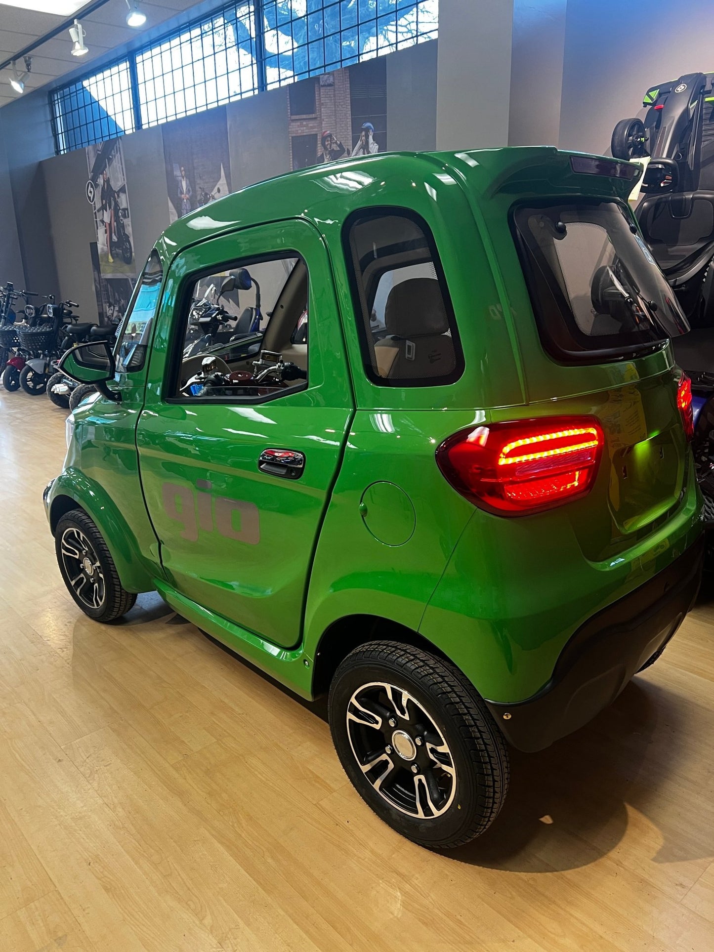 !NEW! GIO - Golf Premium Enclosed Mobility Scooter