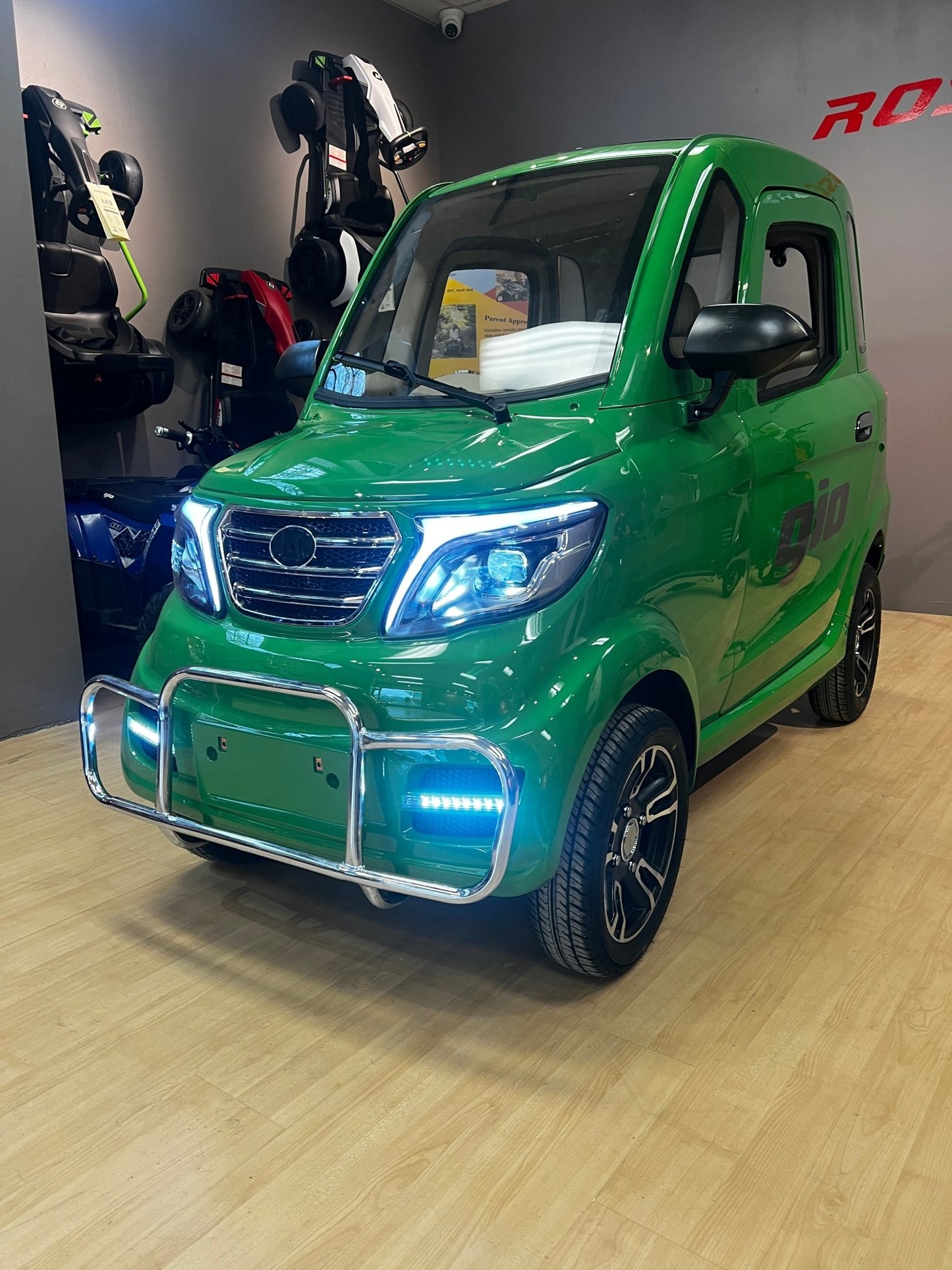 !NEW! GIO - Golf Premium Enclosed Mobility Scooter