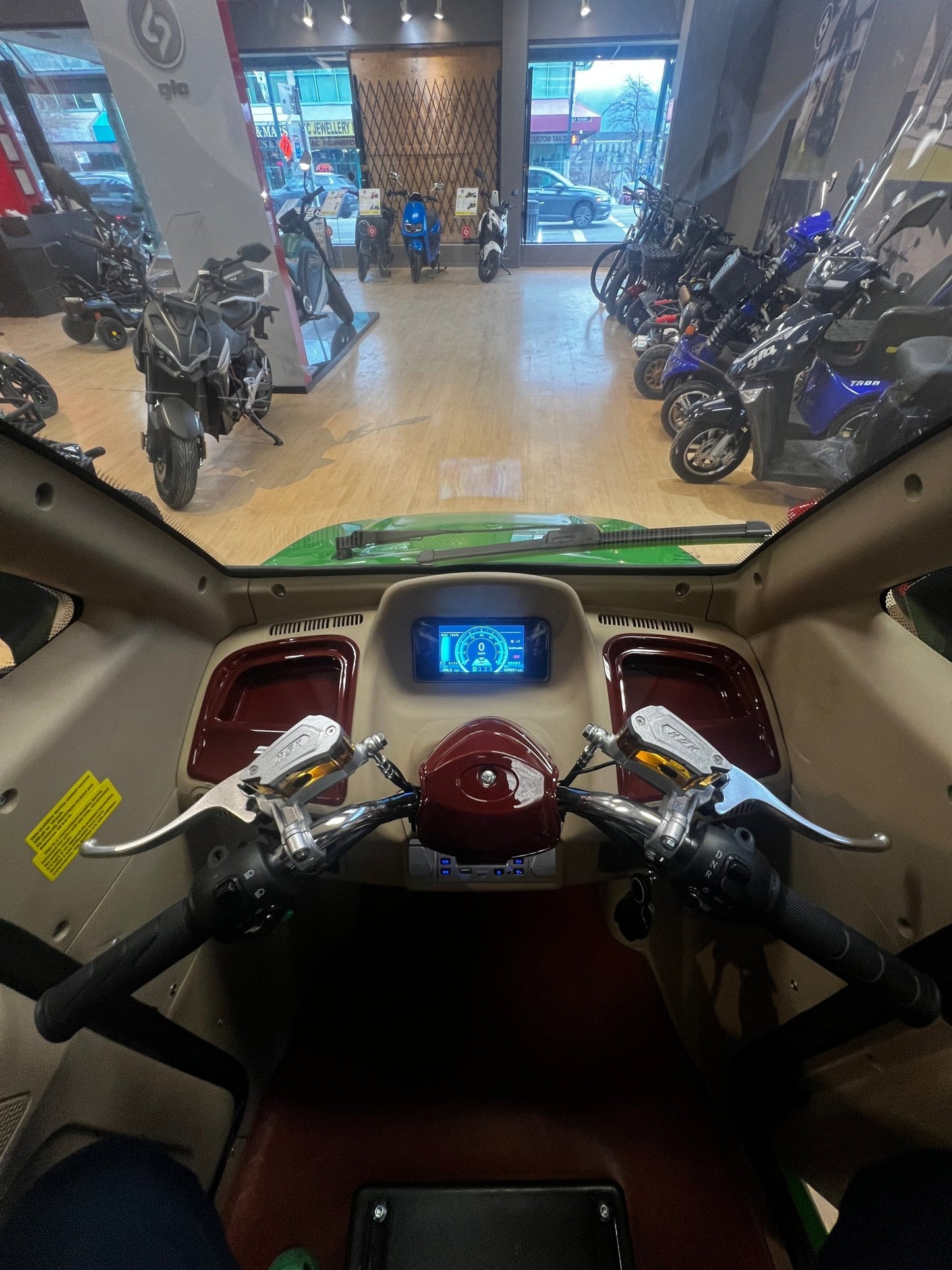!NEW! GIO - Golf Premium Enclosed Mobility Scooter